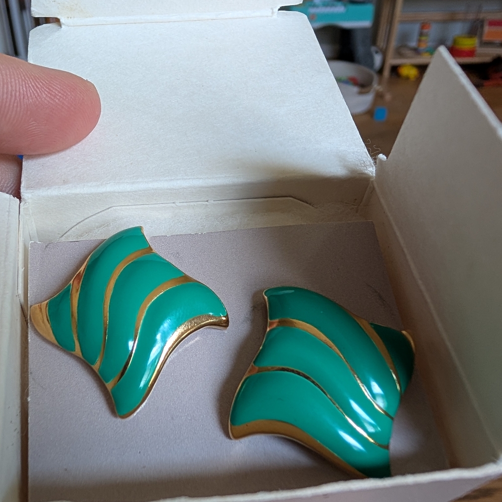 Chic Gold and Green Wave Earrings